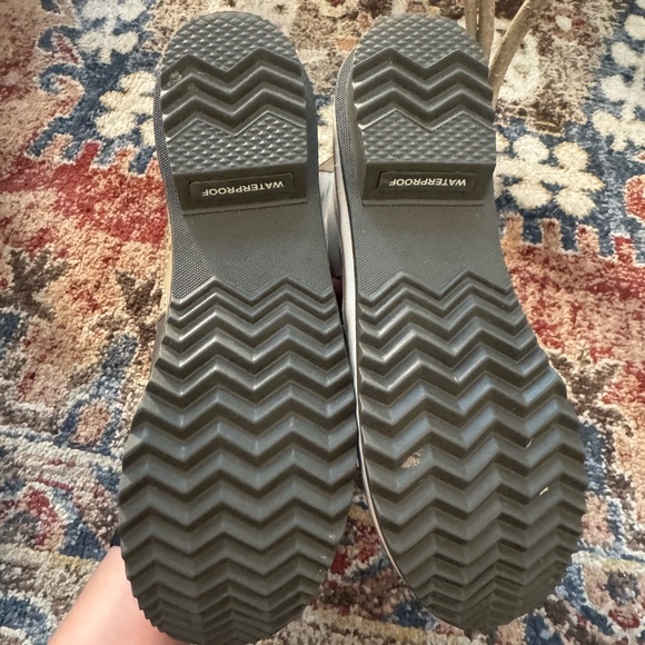 Sorel Tan and Cream Winter Boots with Faux Fur - Picture 2 of 3